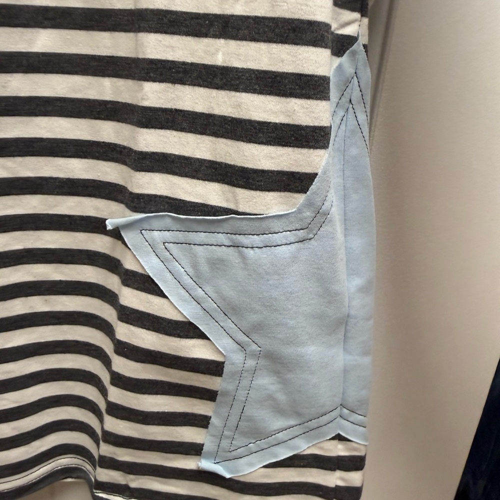 HAZEL BLUES®  GRAY STRIPE STARRY PATCH RAW EDGE CASUAL KNIT TOP Size Small NWOT - Picture 7 of 12